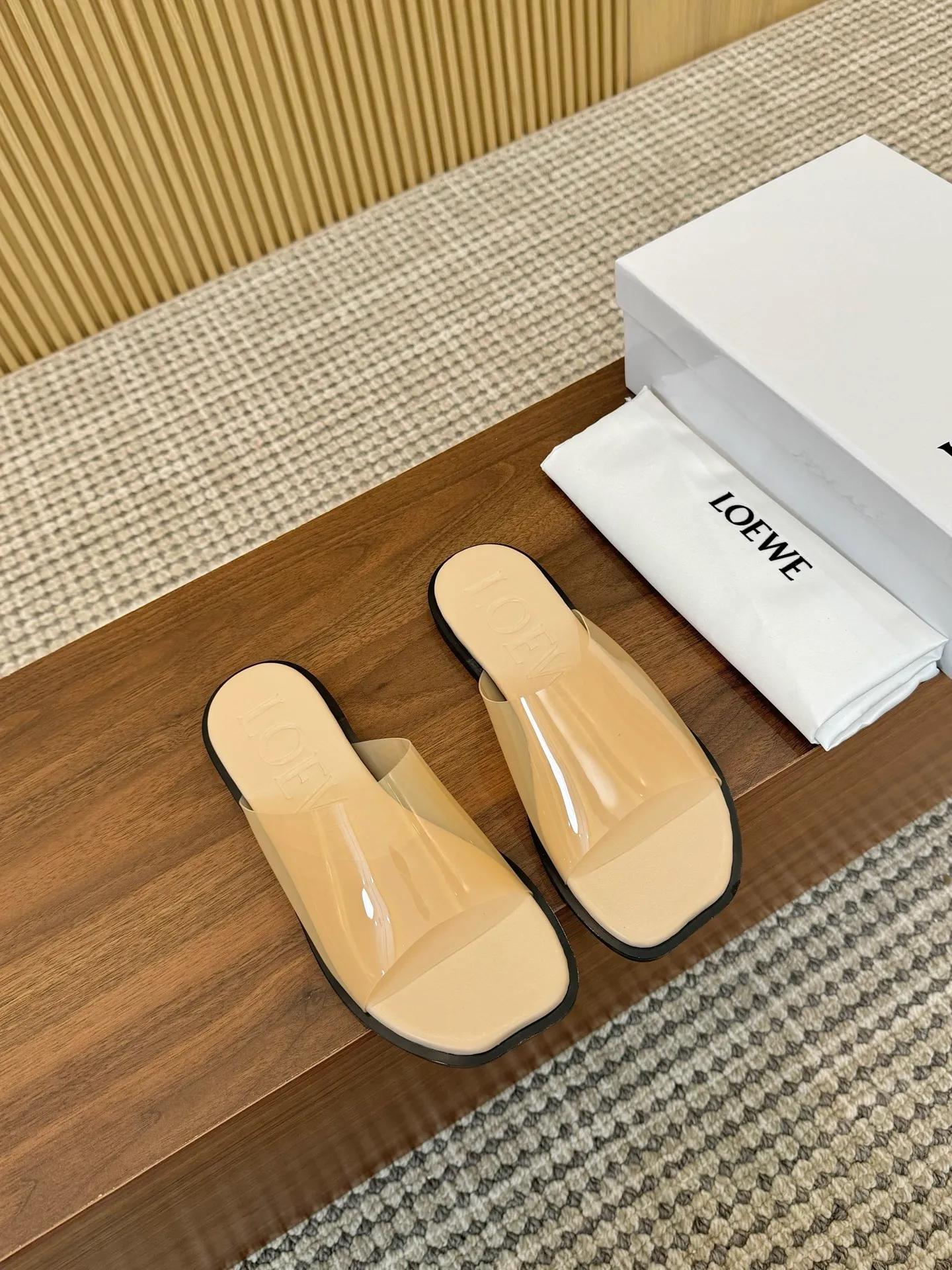 👟👟Ex-factory price 340👟👟 LOEWE 25th season latest style, 4 colors optional, leather sole plus 40